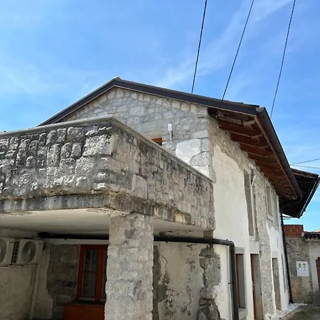 45 Dutovlje